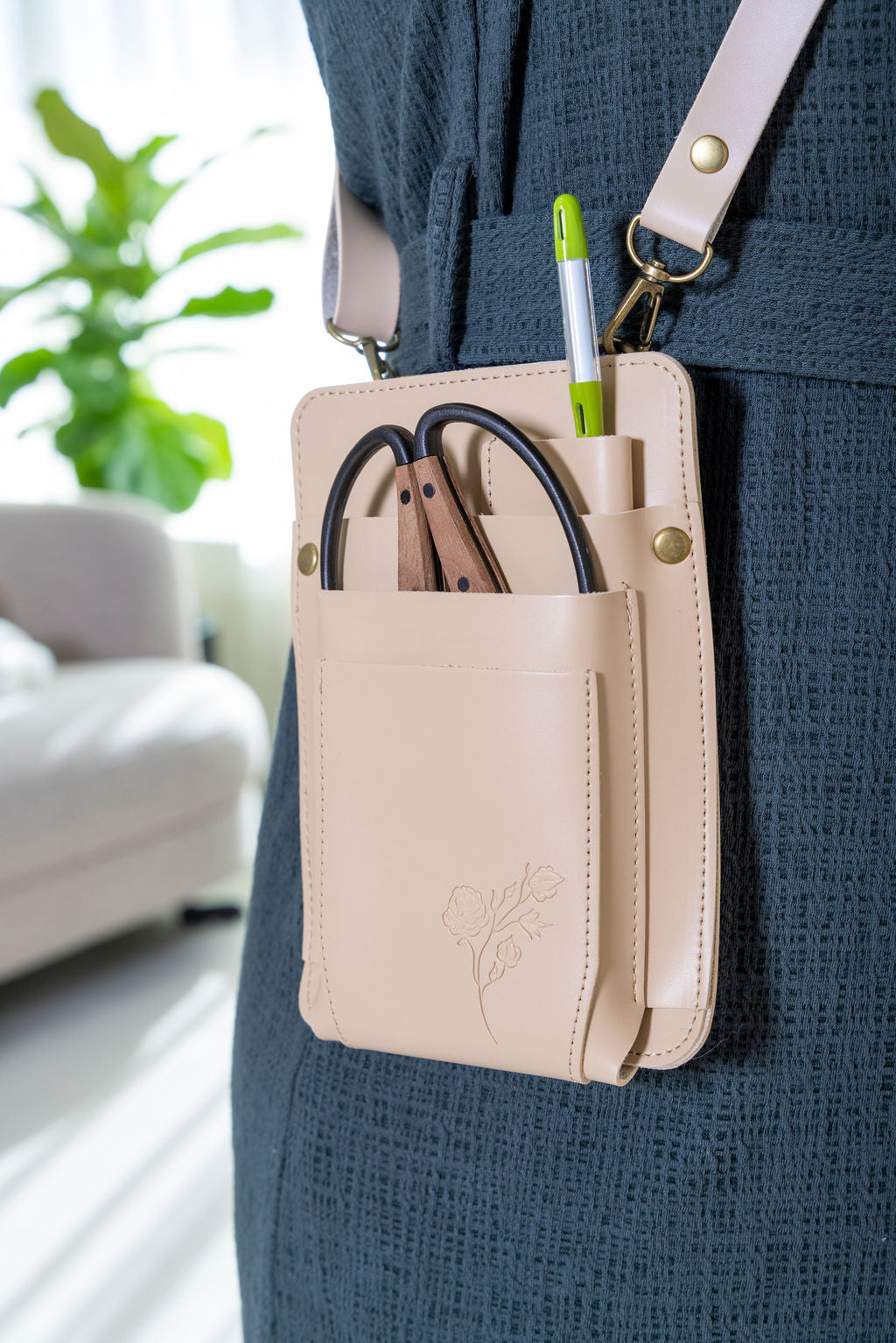 Vegan leather garden crossbody tool bag bone caramel adjustable strap gardening accessory Canada